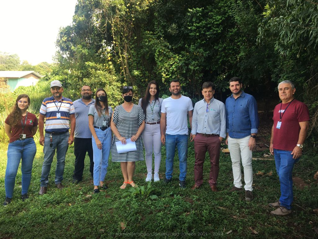 Administração Municipal discute revitalização de área verde do Bairro Ioris