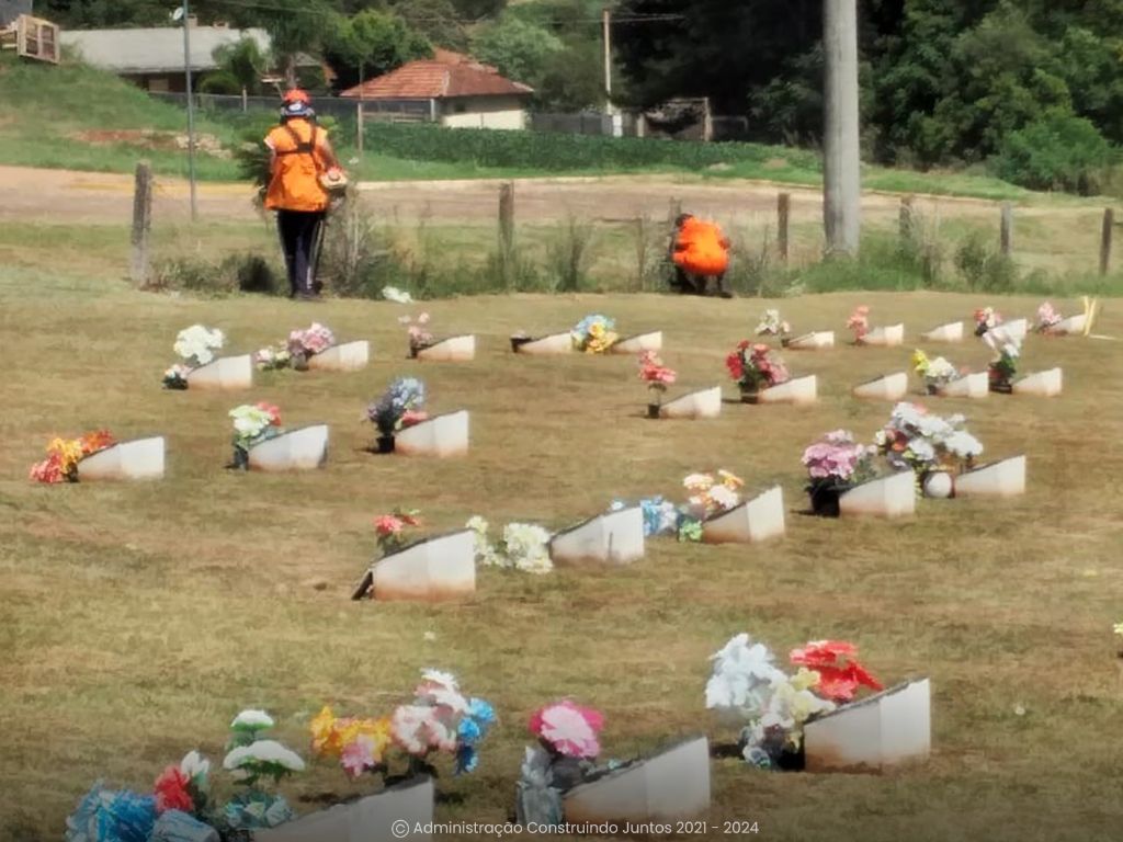 Família Integrada realiza limpeza no Cemitério Municipal