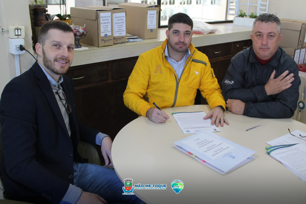 Prefeitura assina parceria com o Grêmio Esportivo Russo Preto