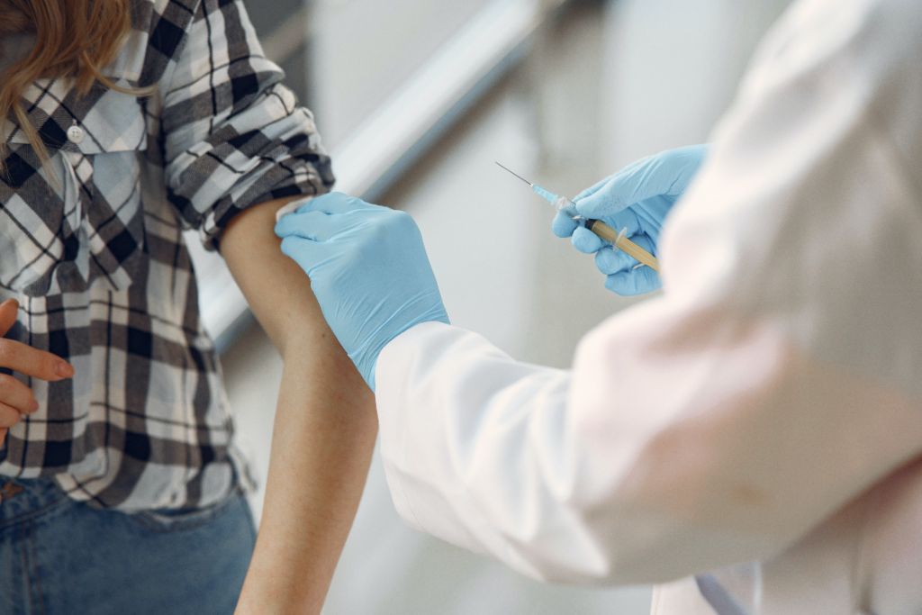 Secretaria de Saúde realiza campanha de vacinação contra o HPV