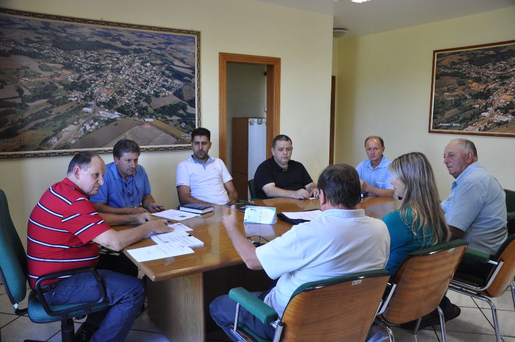 Secretário da Administração recebe comissão organizadora do III Fórum do Norte Gaúcho de Trigo.